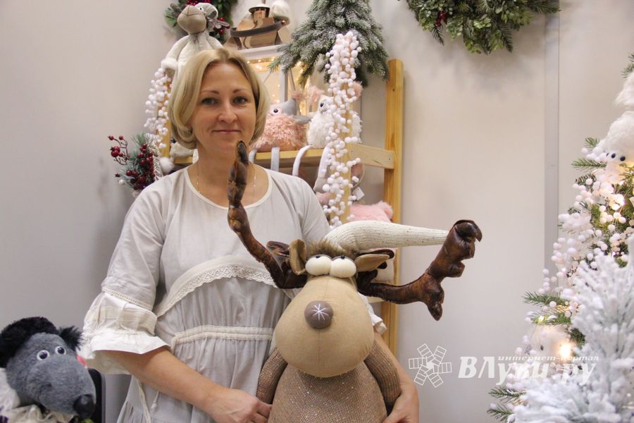 В Великих Луках открылась 10-я универсальная выставка (ФОТО)