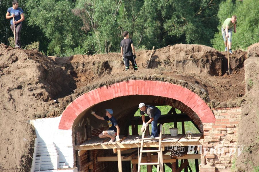 Совсем скоро великолучане смогут гулять по деревянным дорожкам Крепости (ФОТО)