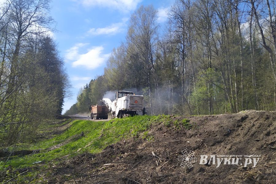 На дороге Великие Луки – Сиверст идёт ремонт дороги (ФОТО)