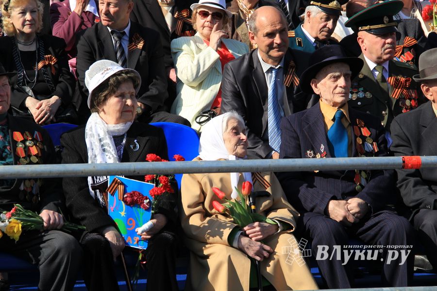Великие Луки отмечают День Победы