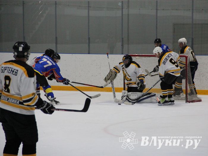 Великолукские хоккеисты одержали победу на домашнем льду (ФОТО)