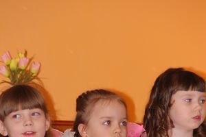 Дети поздравили мам с 8 марта (фото и видео)