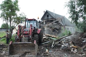 Великие Луки: ломать - не строить