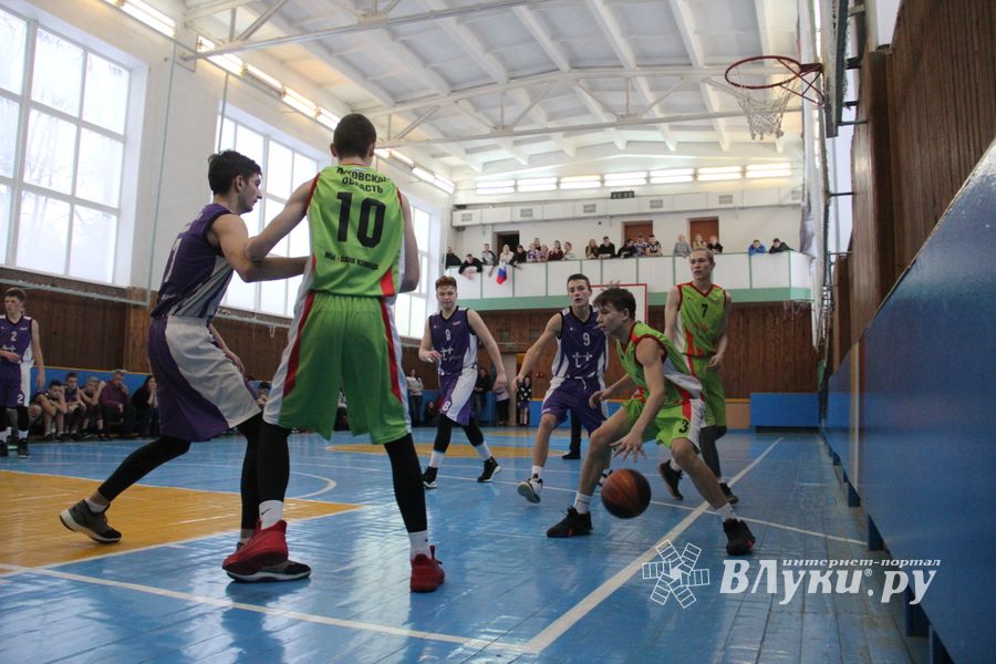 В Великих Луках прошёл дивизиональный этап лиги «КЭС-БАСКЕТ» (ФОТО)