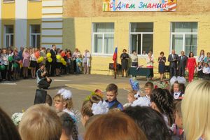 1 сентября в школах Великих Лук прошли Торжественные линейки (ФОТО)