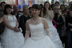 В Великих Луках бегали невесты (ФОТО)
