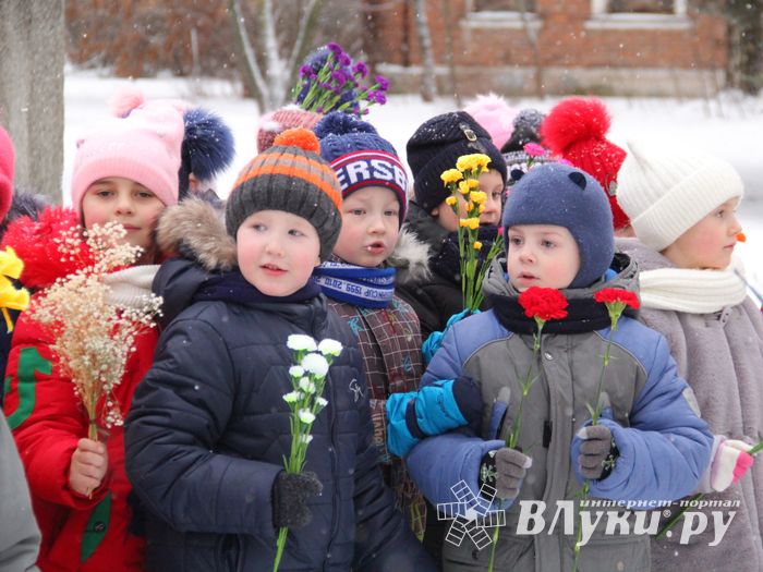 ​Юные великолучане отдали дань памяти героям-железнодорожникам (ФОТО)