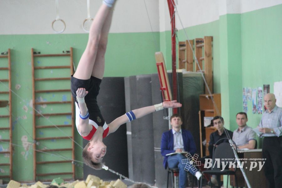 В Великих Луках проходит открытое первенство по спортивной гимнастике (ФОТО)(0+)