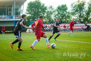 Матчи по футболу в рамках Первенства России проходят в Великих Луках (фото)