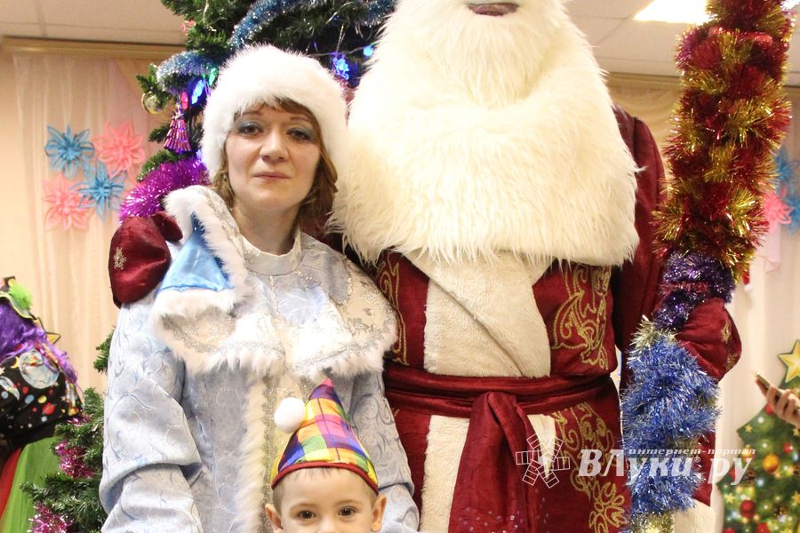 В детских садах Великих Лук проходят новогодние утренники (ФОТО)