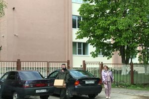 Великолукским школьникам стали раздавать продуктовые наборы (ФОТО)