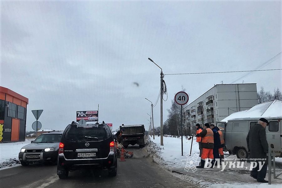На ул. Гражданской затруднено движение транспорта (ФОТО)