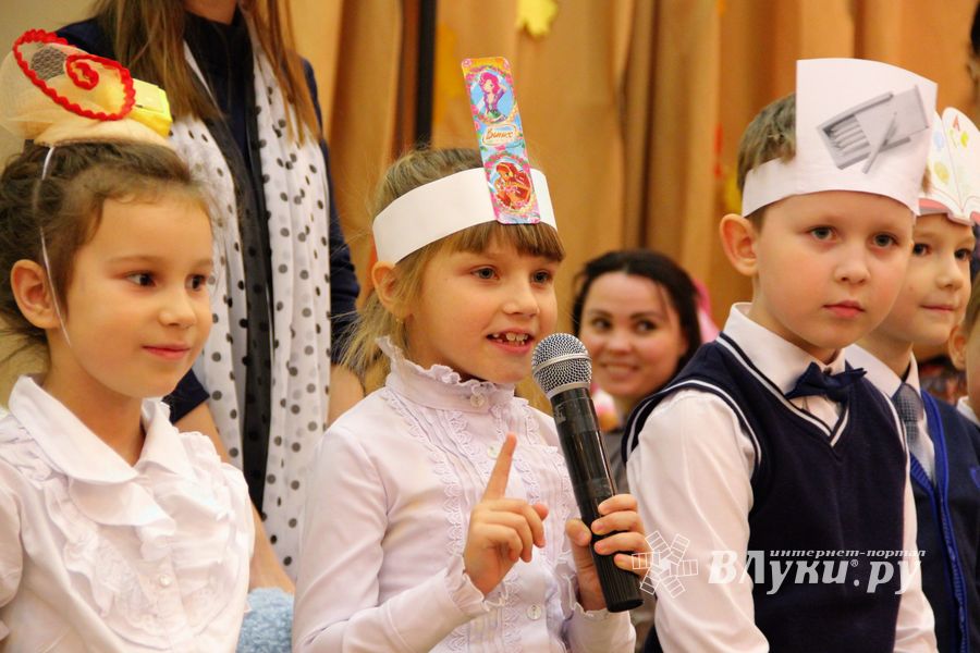 Зачем самых младших учеников 13-й школы испачкали мелом (ФОТО)