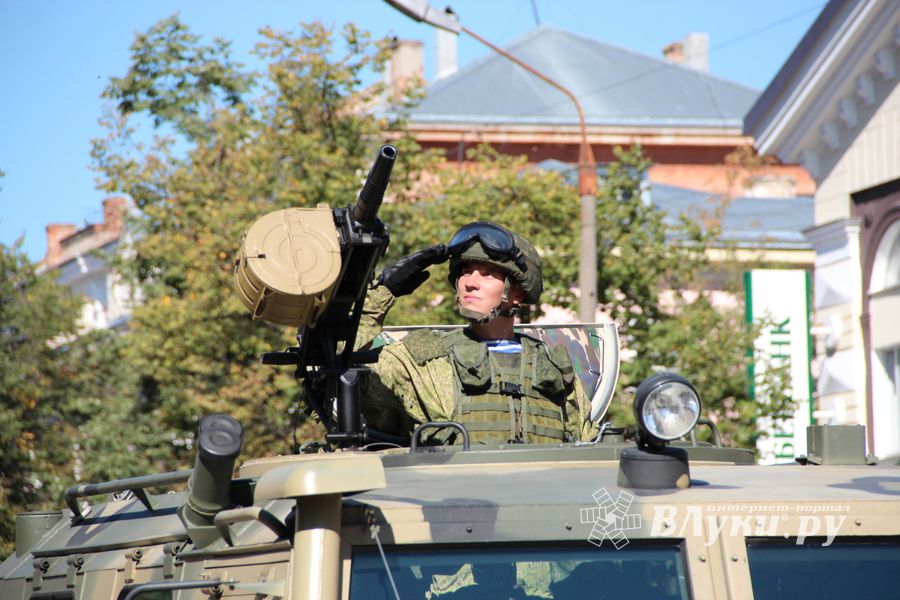 Военный парад в Великих Луках, часть II (ФОТО)