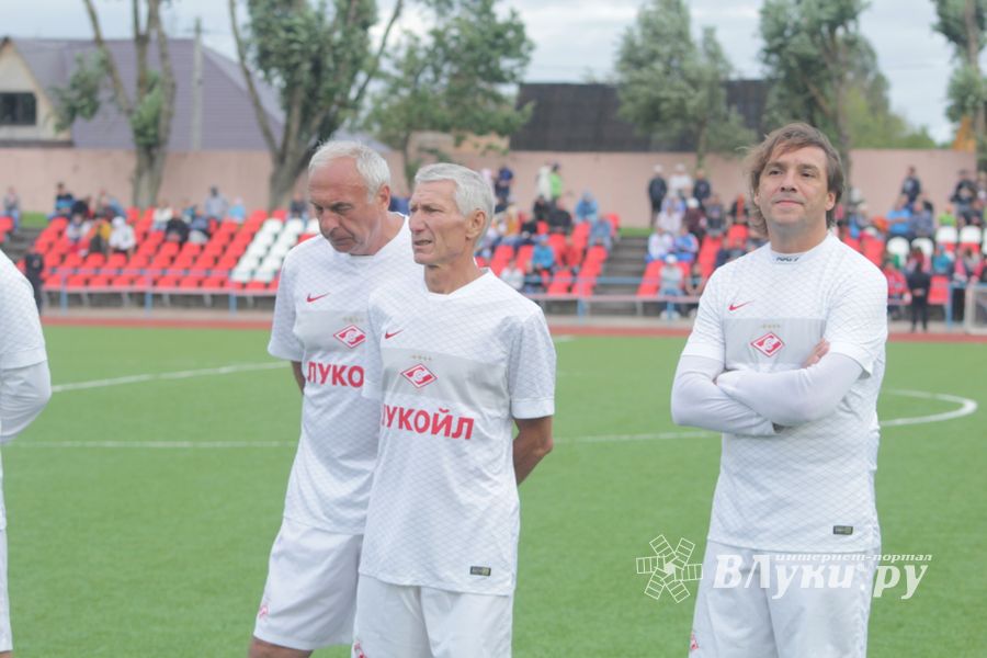 Матч ветеранов ФК «Спартак» и ветеранов великолукского футбола на «Экспрессе» (ФОТО)