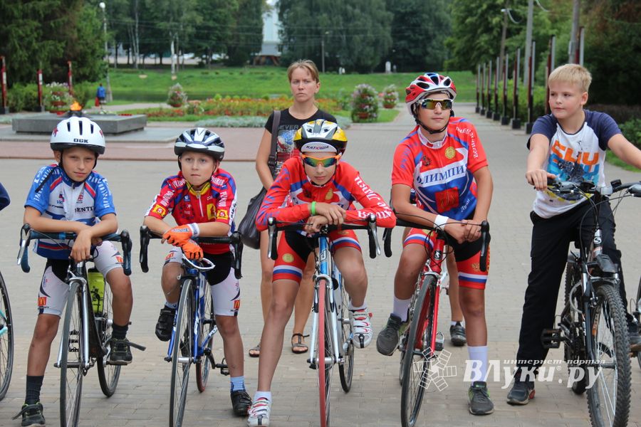 В Великих Луках состоялось награждение победителей Всероссийских соревнований по велоспорту