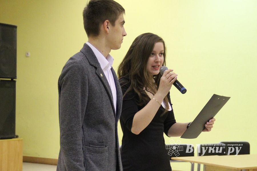 В Великих Луках прошла игра «Молодой политик» (фото)