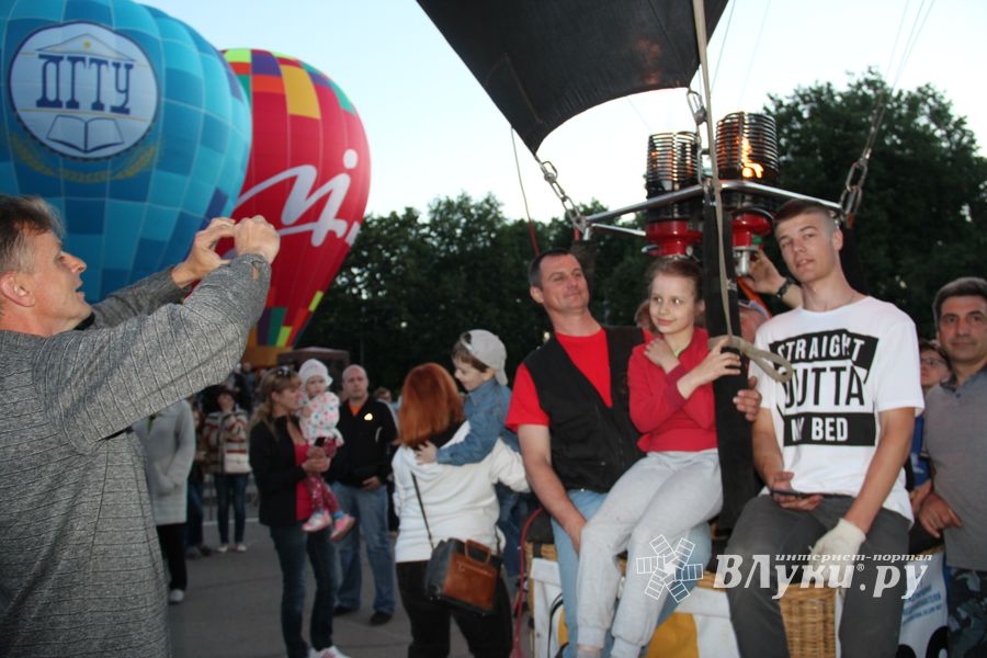 22-я Международная встреча воздухоплавателей завершилась традиционным ночным свечением аэростатов (ФОТО)