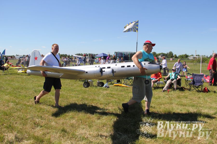 В Великих Луках прошел Фестиваль авиамодельного спорта (фото)