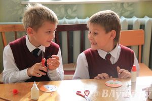 Великолукских лицеистов посвятили в «Маленькие мастера»