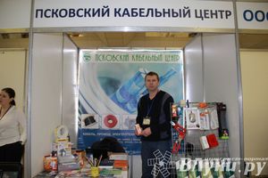 Универсальная выставка проходит в Великих Луках (фото)