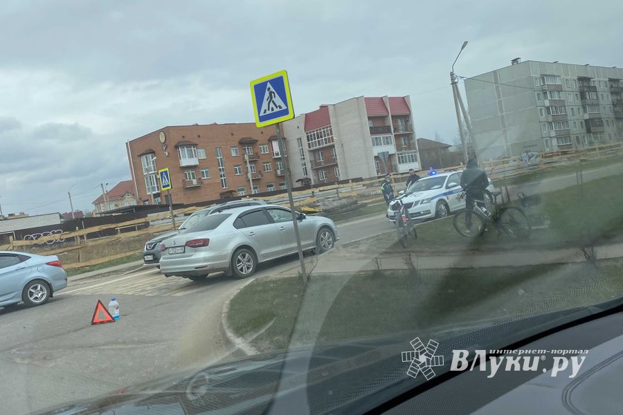В Великих Луках – ДТП с участием велосипедиста (ФОТО)