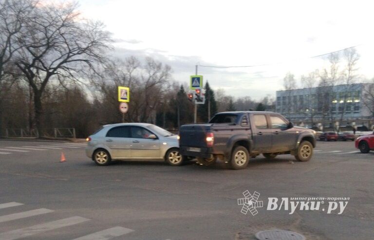 В Великих Луках произошло ДТП (ФОТО)