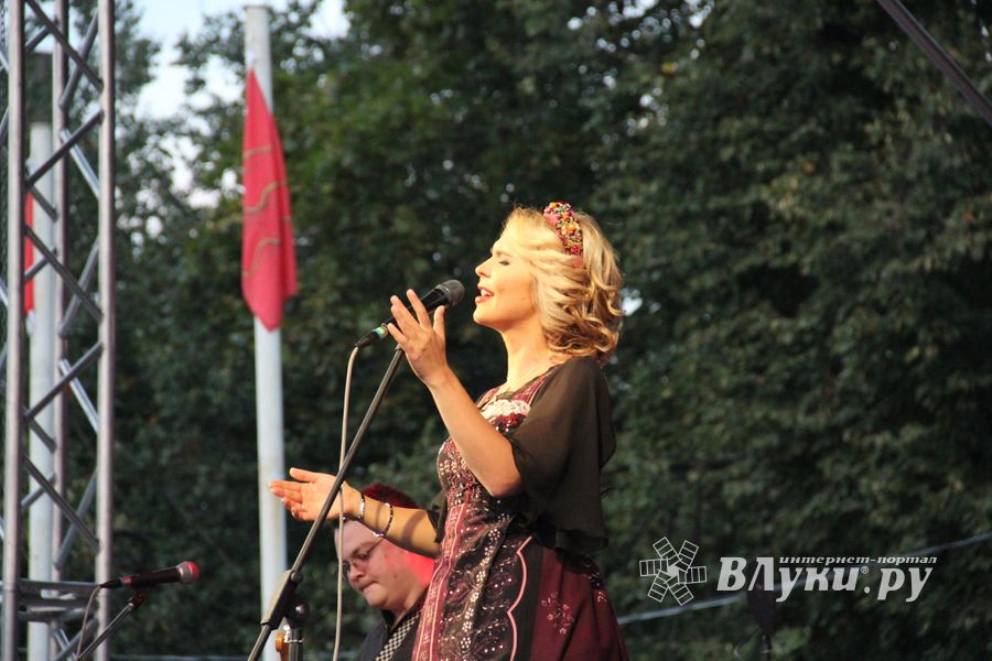 Людмила Чурсина и Пелагея поздравили Великие Луки с 850-летием (ФОТО)