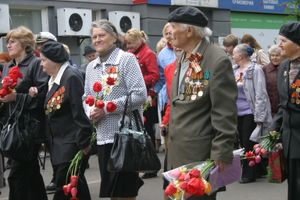 В Великих Луках прошел Военный парад
