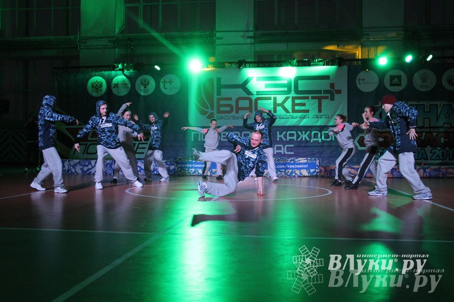 В Великих Луках прошли финальные игры Чемпионата ШБЛ «КЭС-БАСКЕТ» (фото)