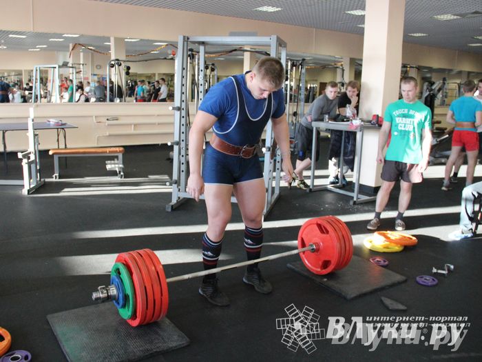 Соревнования по пауэрлифтингу прошли в Великих Луках (фото)