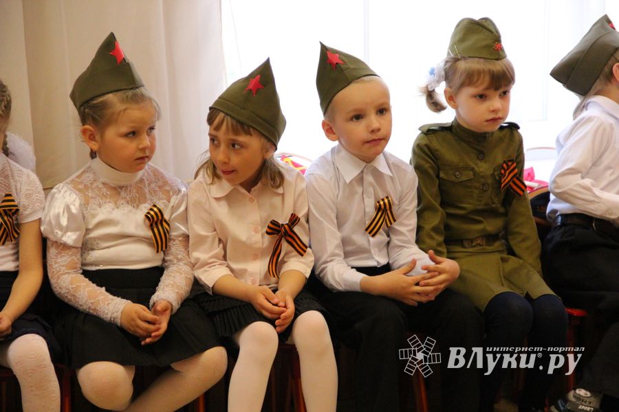 Юные великолучане отметили День победы (ФОТО)