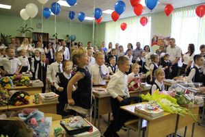 В Великих Луках торжественно встретили День знаний (ФОТО)