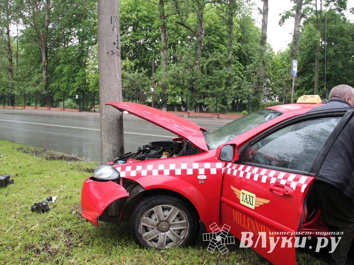 ДТП на пр-те Гагарина в Великих Луках (ФОТО)