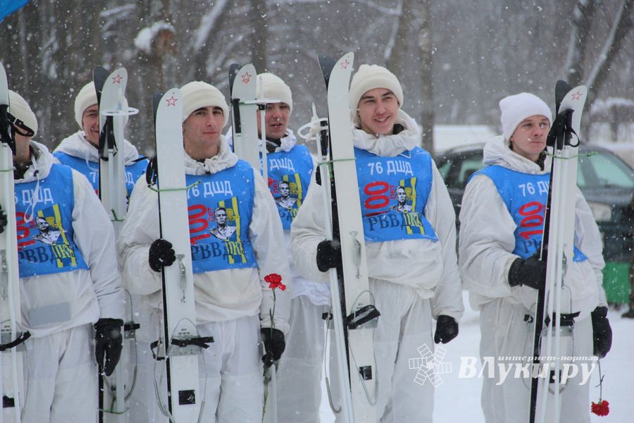 Десантники, участники сверхдальнего лыжного похода, прибыли в Великие Луки (ФОТО)