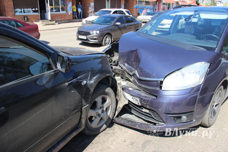 ДТП возле Смоленского рынка (ФОТО)