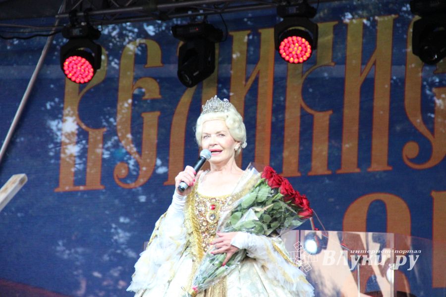 Людмила Чурсина и Пелагея поздравили Великие Луки с 850-летием (ФОТО)