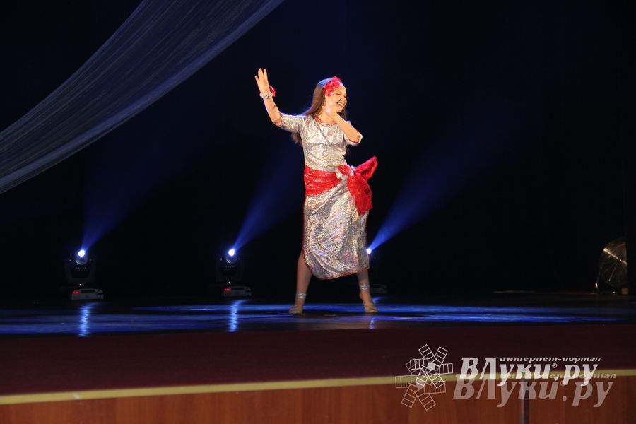 В ДК ЛК прошел музыкально-танцевальный спектакль «Босиком по млечному пути» (фото)