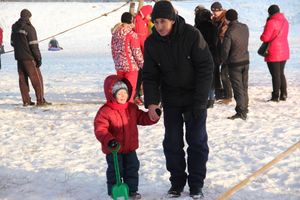 Над Великими Луками взлетели «Яблоки на снегу» (фото)