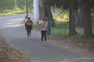 Легкоатлетический осенний кросс прошел в Великих Луках (фоторепортаж)