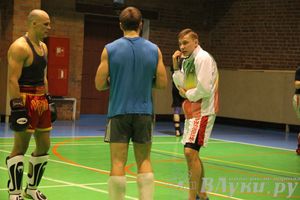 В Великих Луках прошел мастер-класс по кикбоксингу (фото)
