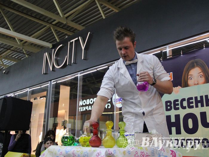 В ТЦ «Апельсин» прошла весенняя ночь распродаж