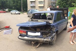 ДТП в Великих Луках: мерседес vs жигули (ФОТО)