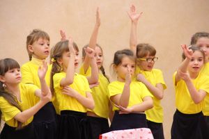 В школе №13 прошёл конкурс «А ну-ка, девочки!» (ФОТО)