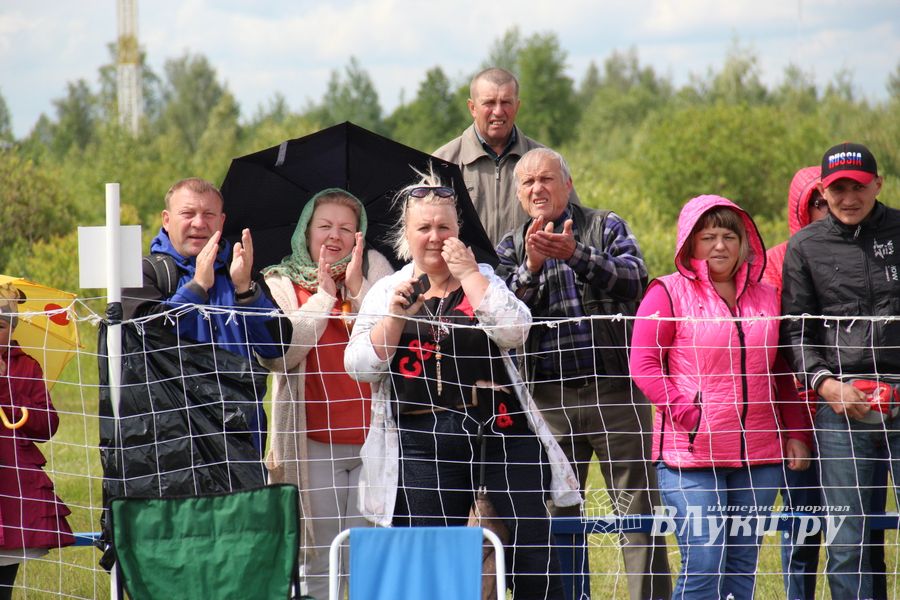 В Великих Луках проходит 7-й Фестиваль авиамодельного спорта (ФОТО)