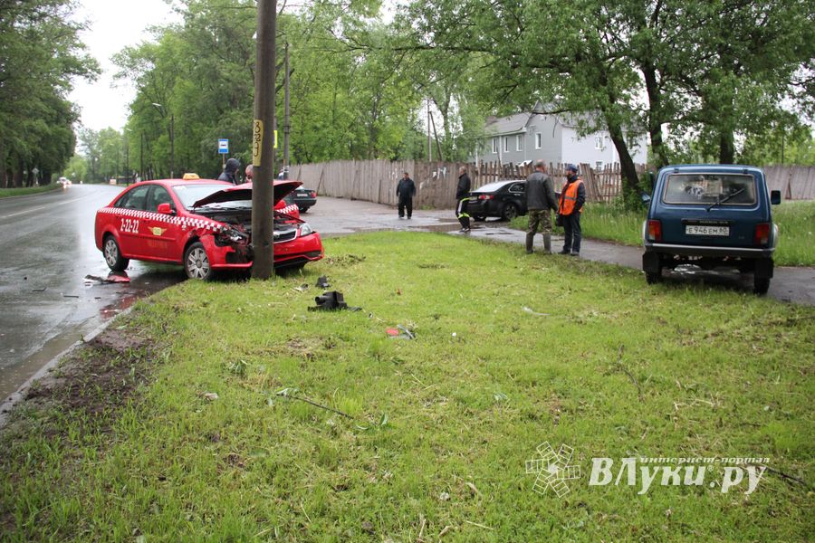 ДТП на пр-те Гагарина в Великих Луках (ФОТО)