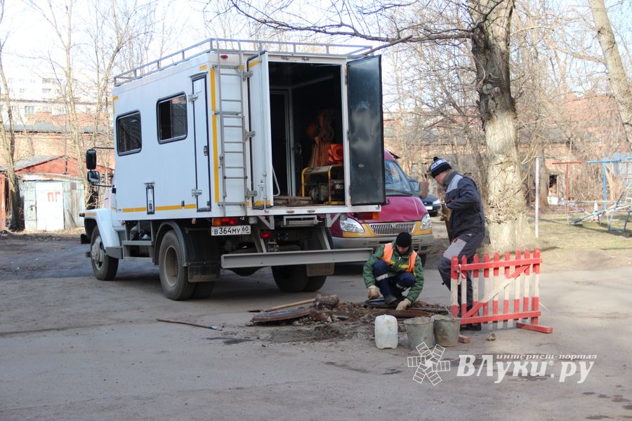 На ул. Нелидовской заменили люк на колодце (ФОТО)