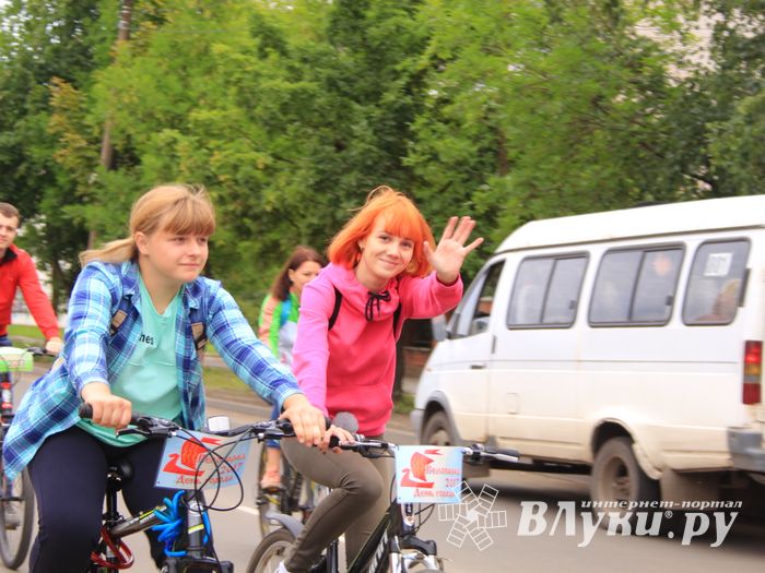 В Великих Луках прошёл Велопарад (ФОТО)