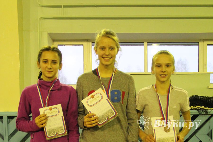 В Великих Луках прошли соревнования по легкой атлетике (фото)