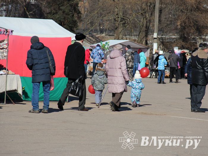 В Великих Луках празднуют День воссоединения Крыма с Россией (ФОТО)